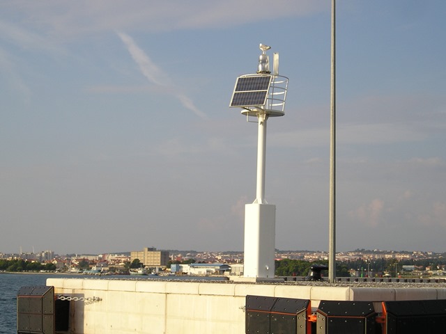 Postavljanje lučkog svjetla Gaženica, glavni lukobran, glava