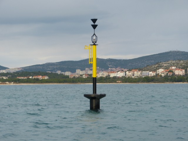 Izgradnja svjetleće oznake južno od rta Grmine (Šibenski kanal)